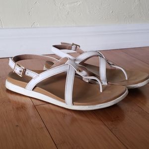 Vionic white sandals thongs
